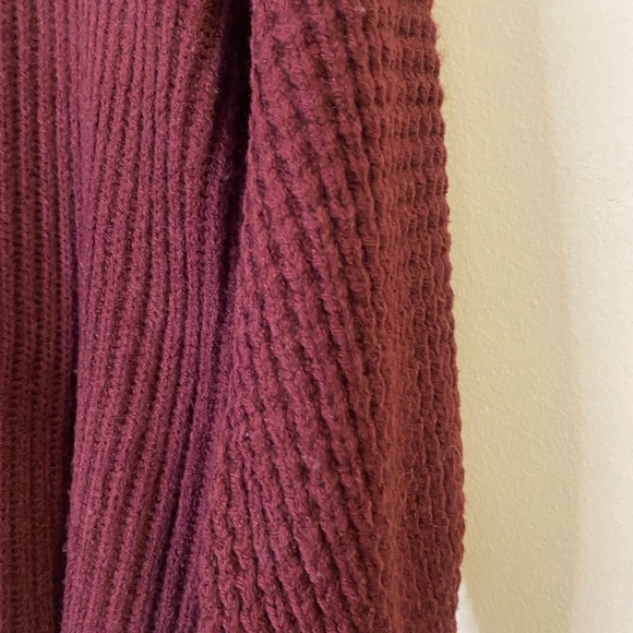 For The Republic Burgundy Knit Chunky Sweater size Large. New with Tags . - Picture 4 of 12